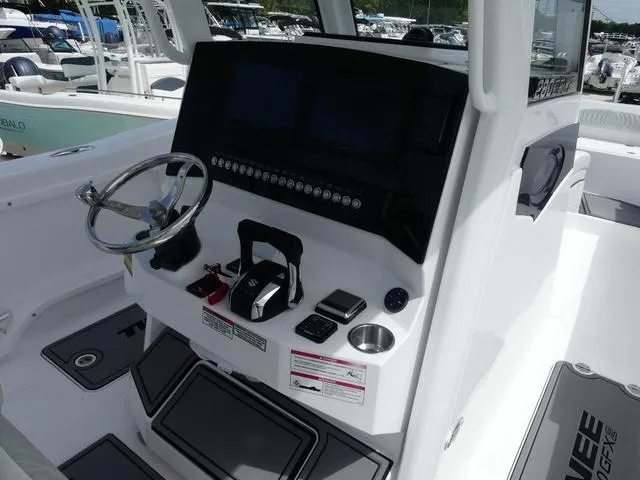 Slide: The Image of Twin Vee 280 GFX CC 2026 - 13