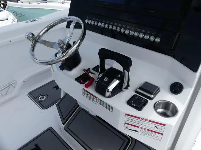 Slide: The Image of Twin Vee 280 GFX CC 2026 - 15