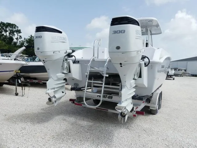 Slide: The Image of Twin Vee 280 GFX CC 2026 - 5