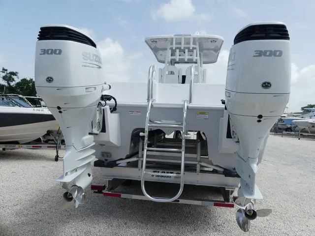 Slide: The Image of Twin Vee 280 GFX CC 2026 - 6