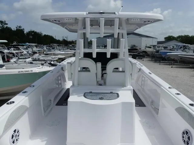 Slide: The Image of Twin Vee 280 GFX CC 2026 - 7