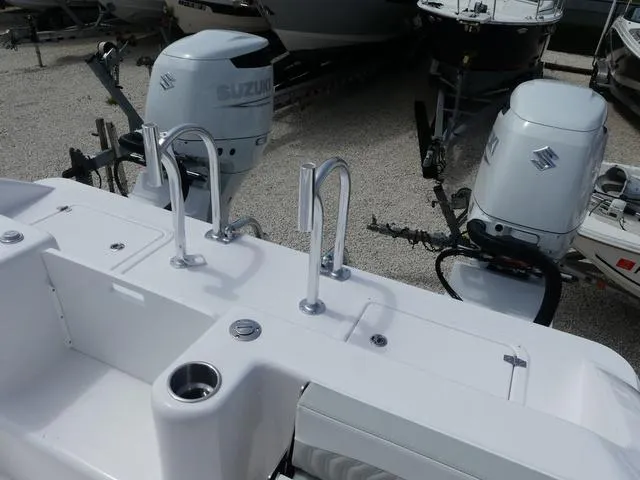 Slide: The Image of Twin Vee 280 GFX CC 2026 - 9