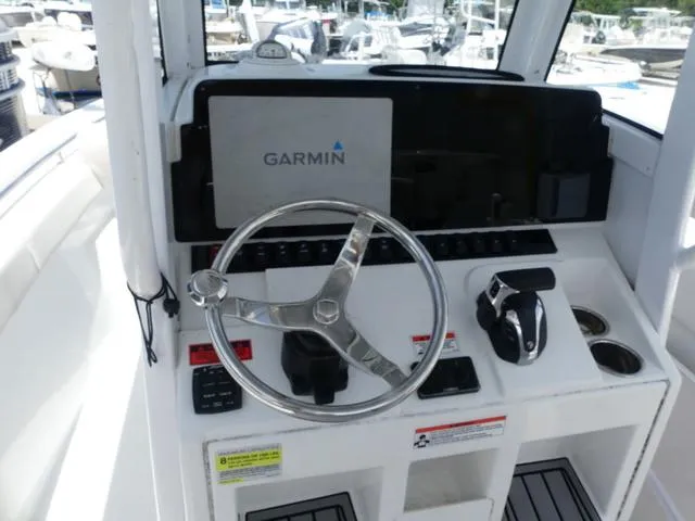 Slide: The Image of Sea Hunt Ultra 239 SE 2021 - 5