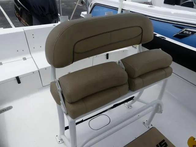 Slide: The Image of Sportsman Heritage 231 Center Console 2017 - 10