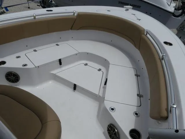 Slide: The Image of Sportsman Heritage 231 Center Console 2017 - 12