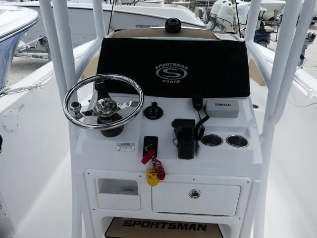 Slide: The Image of Sportsman Heritage 231 Center Console 2017 - 8
