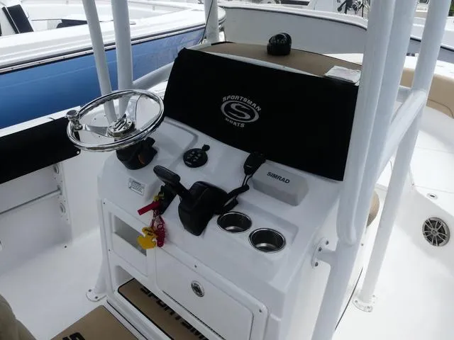 Slide: The Image of Sportsman Heritage 231 Center Console 2017 - 9