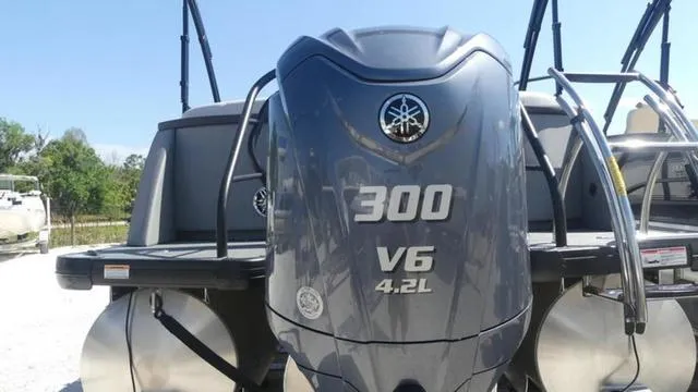 Slide: The Image of Aqua Godfrey AquaPatio 235 SB 2023 - 18