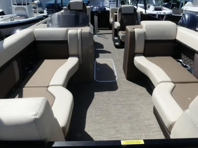 Slide: The Image of Godfrey AquaPatio 235 SB 2022 - 3