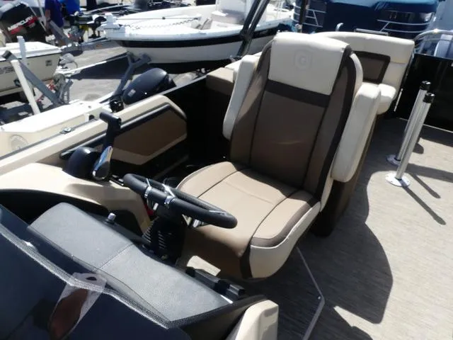 Slide: The Image of Godfrey AquaPatio 235 SB 2022 - 4