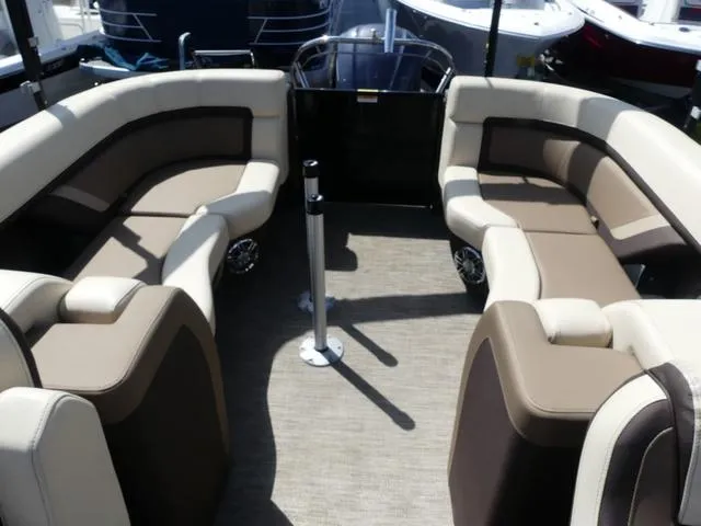 Slide: The Image of Godfrey AquaPatio 235 SB 2022 - 6