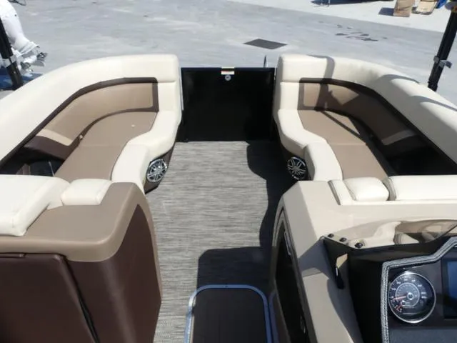 Slide: The Image of Godfrey AquaPatio 235 SB 2022 - 8