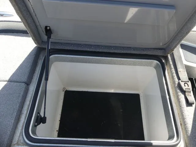 Slide: The Image of Caymas CX 21 PRO 2020 - 24