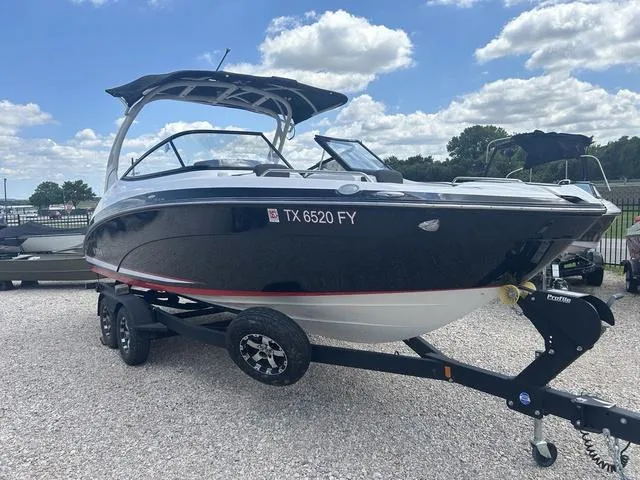 The Image of Yamaha 242SE 2020 - 1