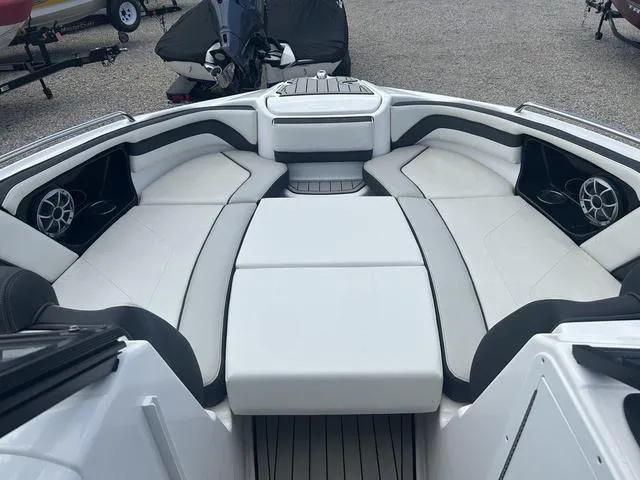 Slide: The Image of Yamaha 242SE 2020 - 10