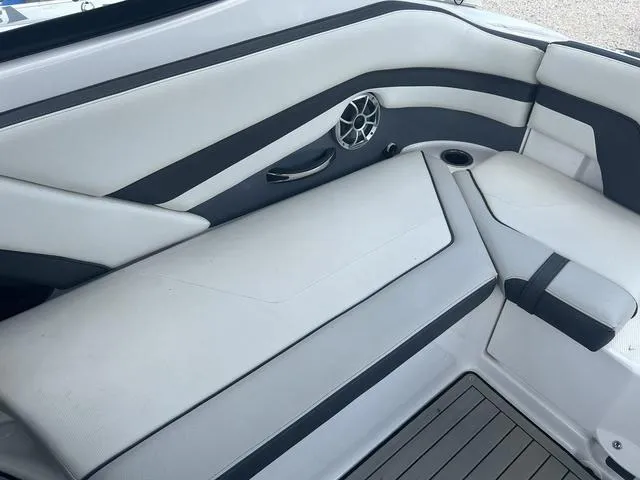 Slide: The Image of Yamaha 242SE 2020 - 11