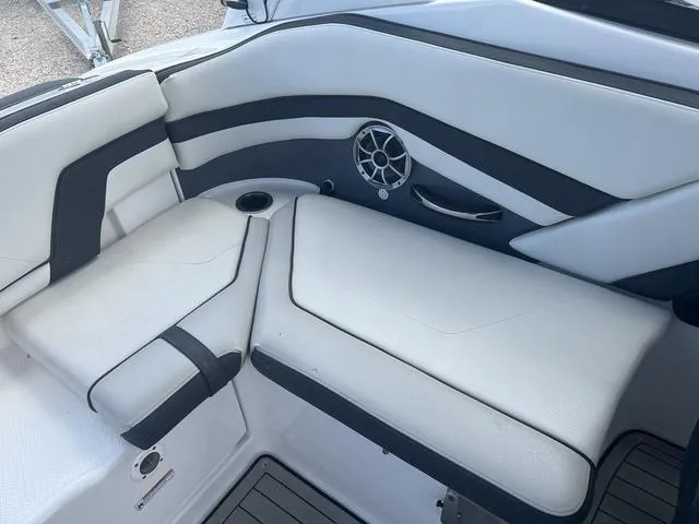 Slide: The Image of Yamaha 242SE 2020 - 12