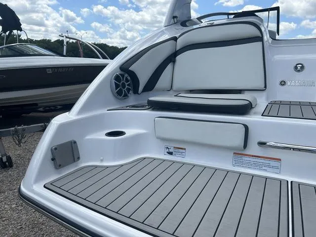 Slide: The Image of Yamaha 242SE 2020 - 16