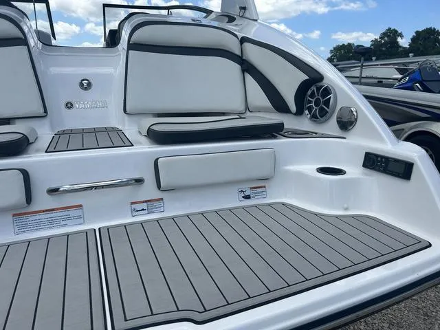 Slide: The Image of Yamaha 242SE 2020 - 17