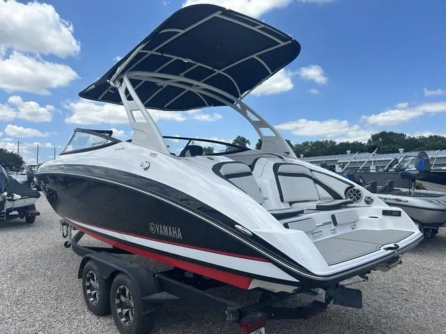 Slide: The Image of Yamaha 242SE 2020 - 3