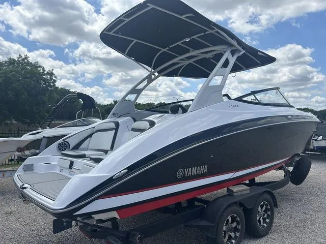 Slide: The Image of Yamaha 242SE 2020 - 4