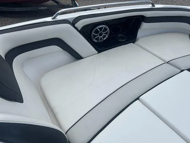 Slide: The Image of Yamaha 242SE 2020 - 9