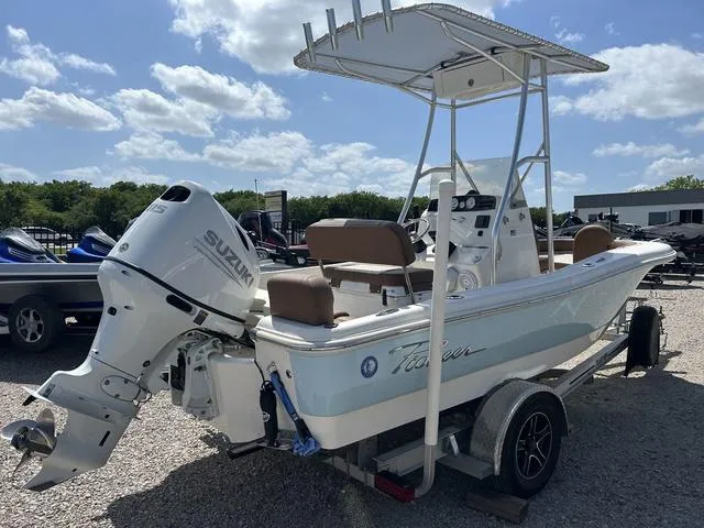 Slide: The Image of Pioneer Islander 180 2022 - 4