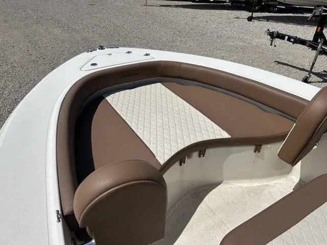 Slide: The Image of Pioneer Islander 180 2022 - 9