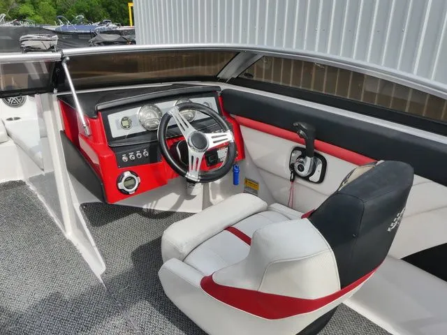 Slide: The Image of Four Winns H210 SS 2013 - 13