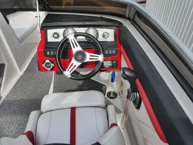 Slide: The Image of Four Winns H210 SS 2013 - 15