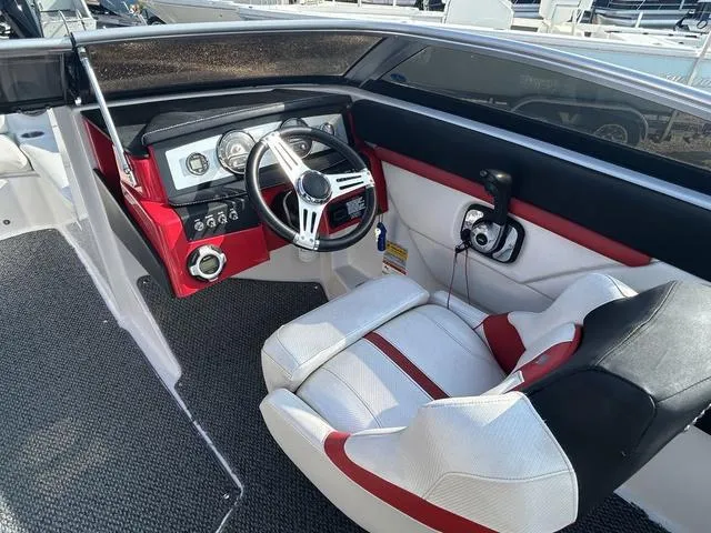 Slide: The Image of Four Winns H210 SS 2013 - 5