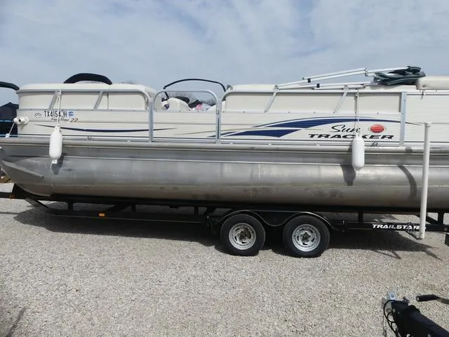 The Image of Sun Tracker Party Barge 22 2005 - 1