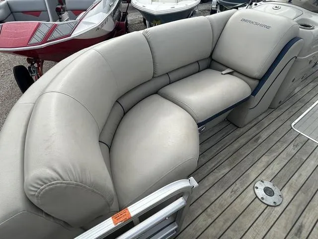 Slide: The Image of Berkshire 23RFX 3.0 2016 - 10