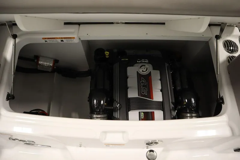 Slide: The Image of Four Winns HD3 2025 - 51