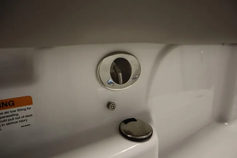 Slide: The Image of Four Winns HD3 2025 - 52