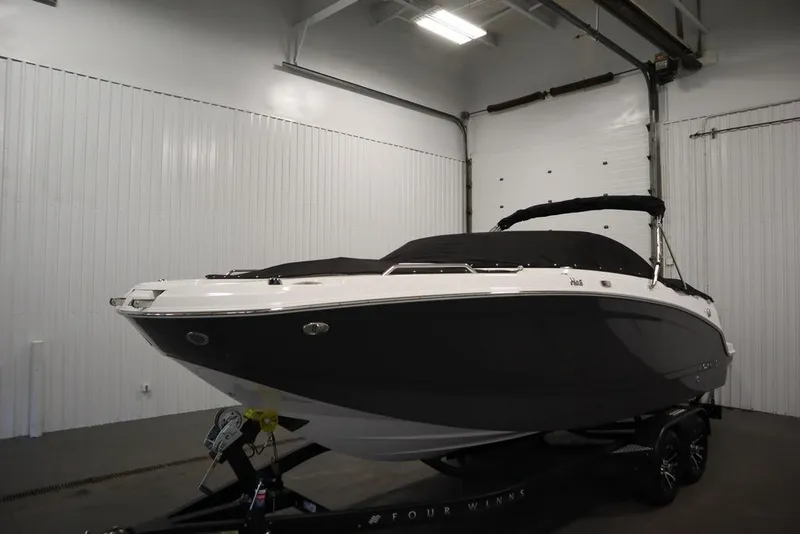 Slide: The Image of Four Winns HD3 2025 - 54