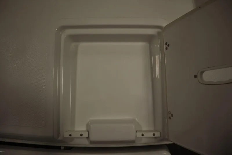 Slide: The Image of Four Winns HD3 2025 - 55