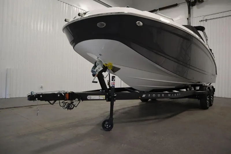 Slide: The Image of Four Winns HD3 2025 - 57