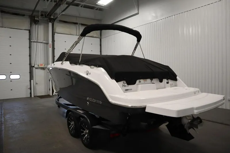 Slide: The Image of Four Winns HD3 2025 - 65