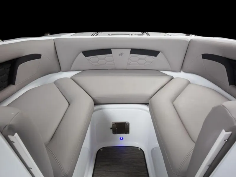 Slide: The Image of Four Winns HD3 2025 - 70