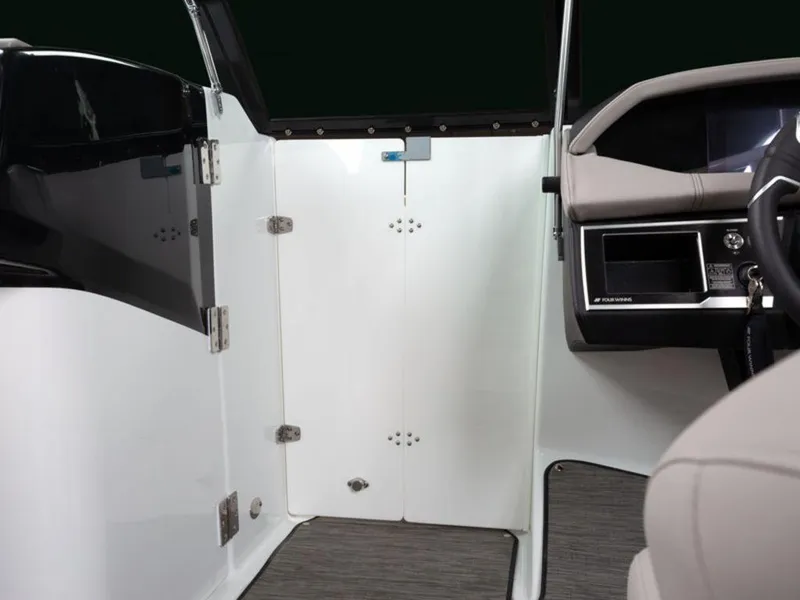 Slide: The Image of Four Winns HD3 2025 - 74