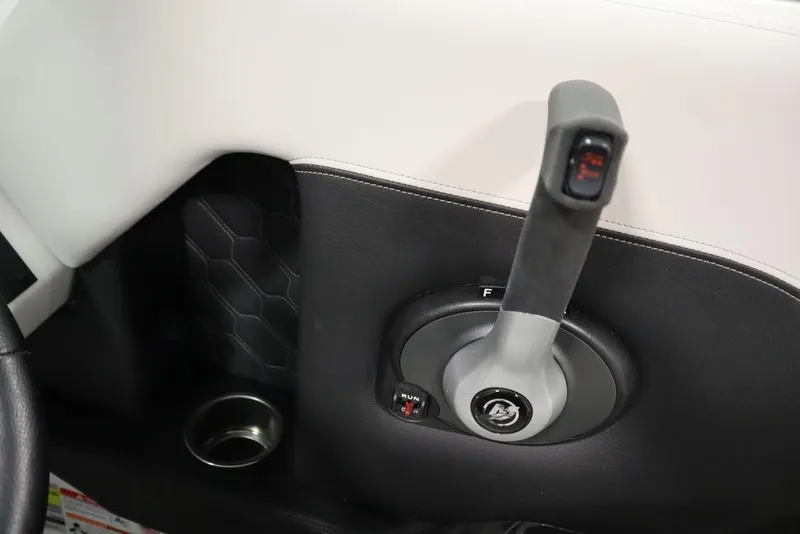 Slide: The Image of 2025 Four Winns H2 Freedom boat throttle control and cup holder detail. - 29