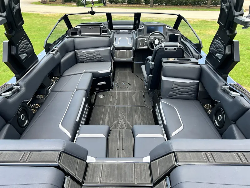 Slide: The Image of 2025 SUPRA SA 450 - Image 13 - 13