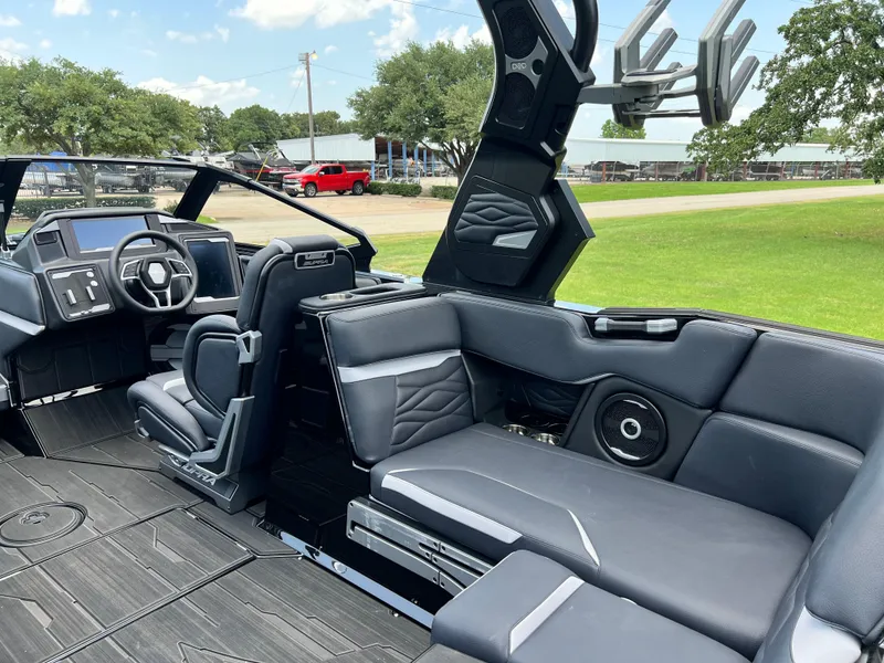 Slide: The Image of 2025 SUPRA SA 450 - Image 15 - 15