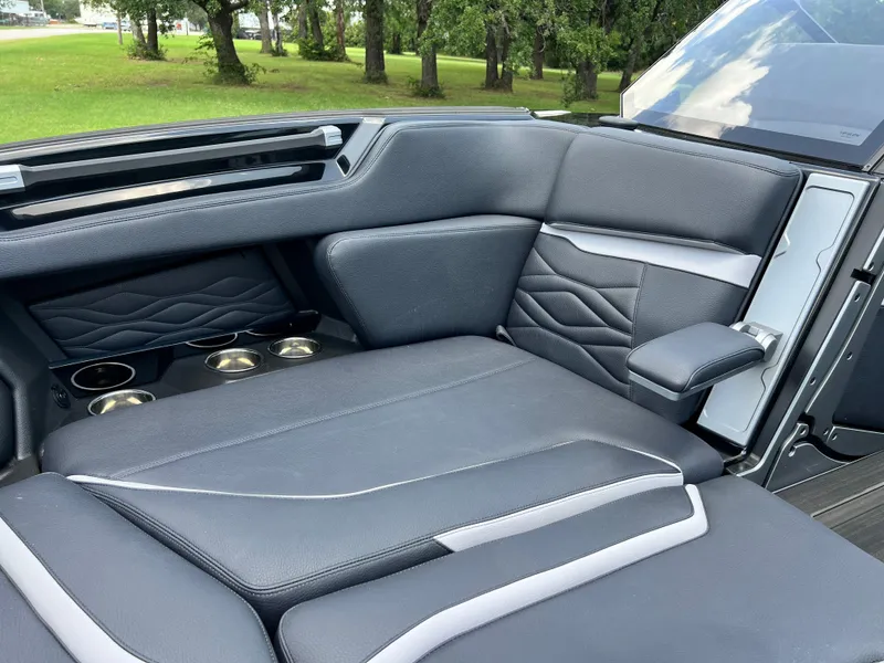 Slide: The Image of 2025 SUPRA SA 450 - Image 27 - 27