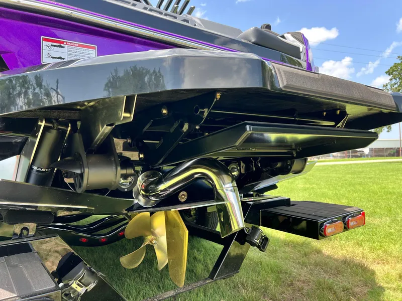 Slide: The Image of 2025 SUPRA SA 450 - Image 8 - 8