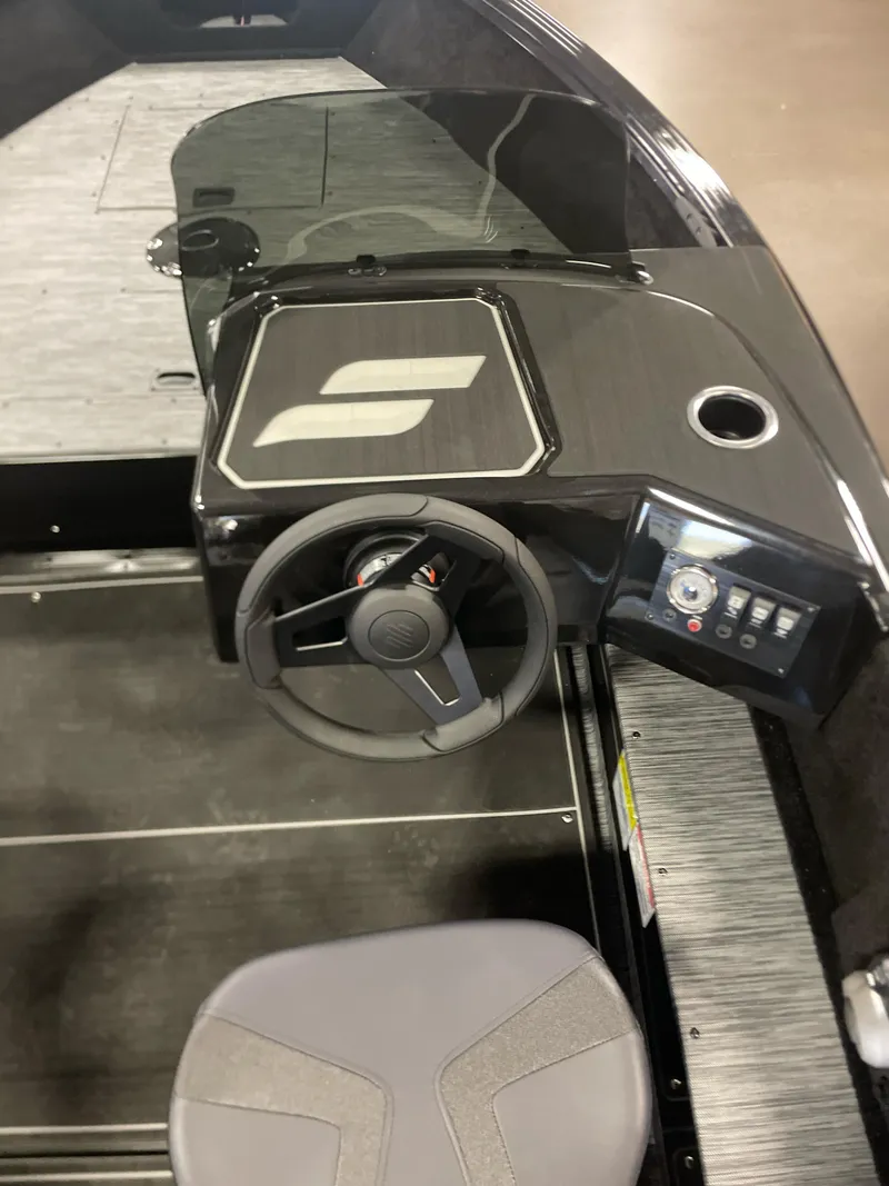 Slide: The Image of Starcraft STARFIRE 166 SC BLACKOUT 2025 - 10