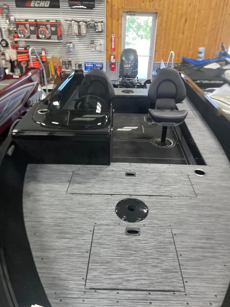 Slide: The Image of Starcraft STARFIRE 166 SC BLACKOUT 2025 - 3