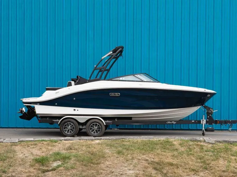 The Image of Sea Ray SPX 210 2025 - 1