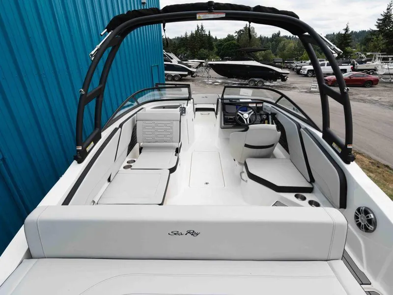 Slide: The Image of Sea Ray SPX 210 2025 - 5
